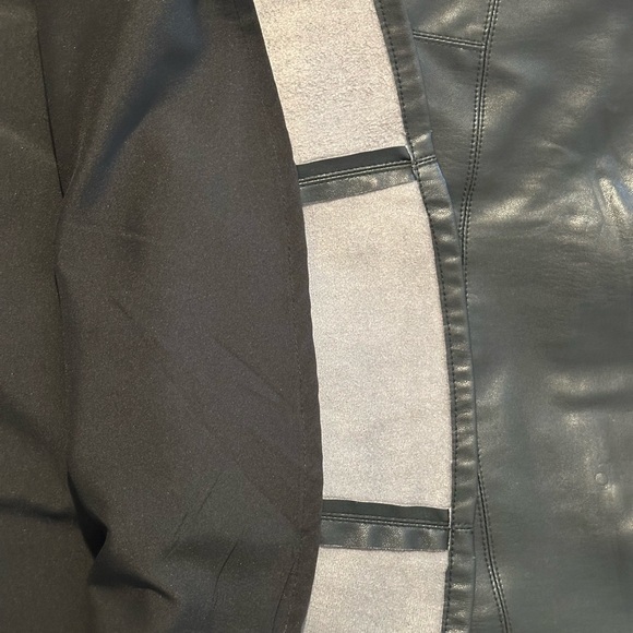 🔥Worn once. EUC Ann Taylor Vegan Leather Skirt - Picture 4 of 7